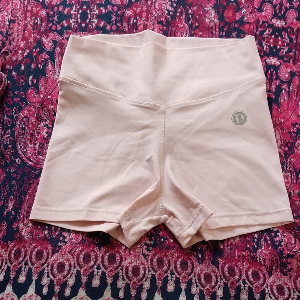 * SOLD* D'tinas Chalk Pink Scrunch Booty Shorts M